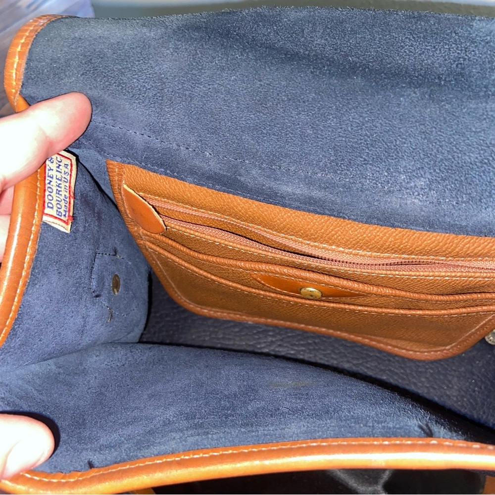 “Essex” Dooney and Bourke vintage black and Tan Leather Crossbody Bag - Picture 13 of 14